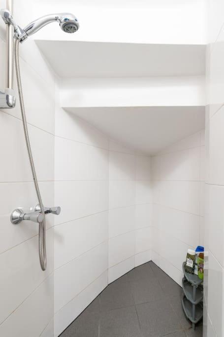 2 Bedroom Near Belvedere Apartment *