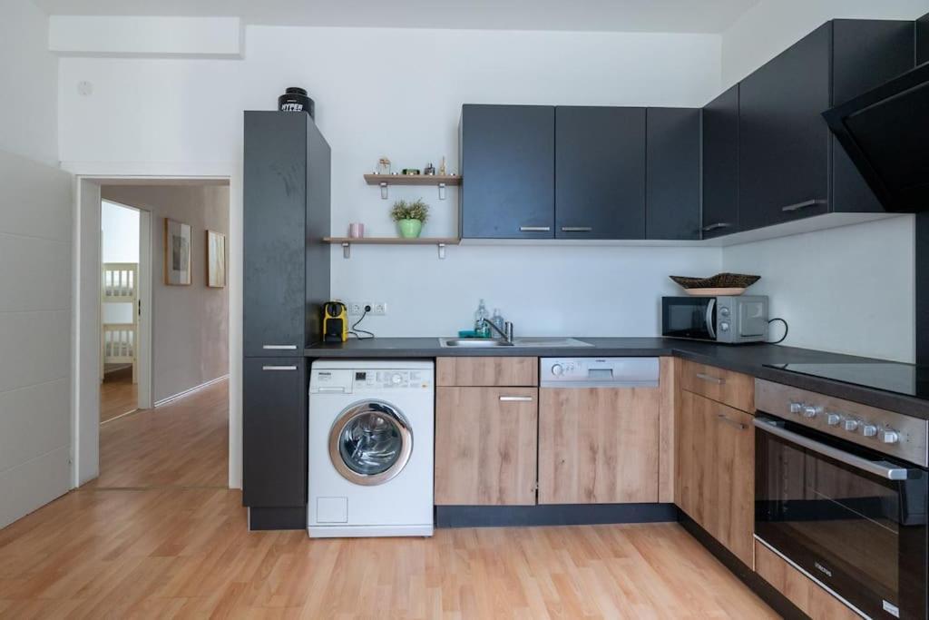 2 Bedroom Near Belvedere *