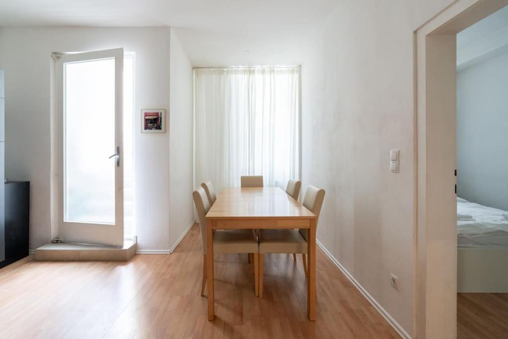 2 Bedroom Near Belvedere Apartment
