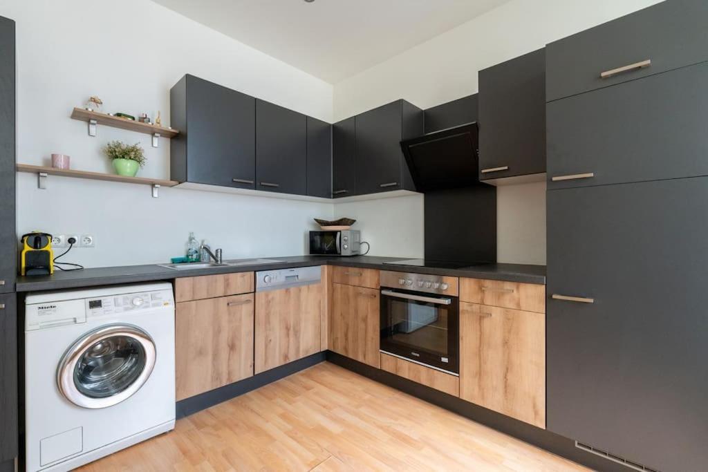 2 Bedroom Near Belvedere Apartment Vienna