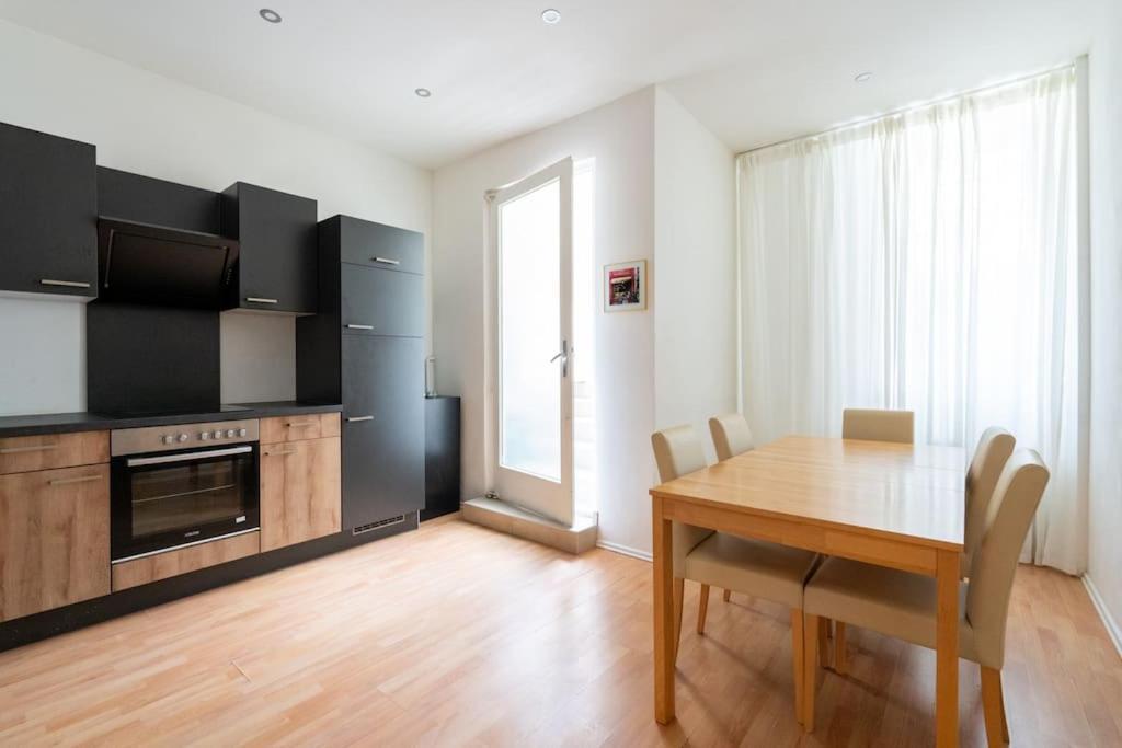 2 Bedroom Near Belvedere Apartment