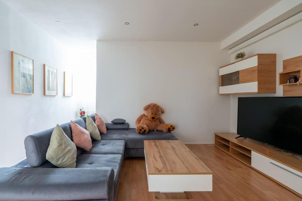 Apartment 2 Bedroom Near Belvedere